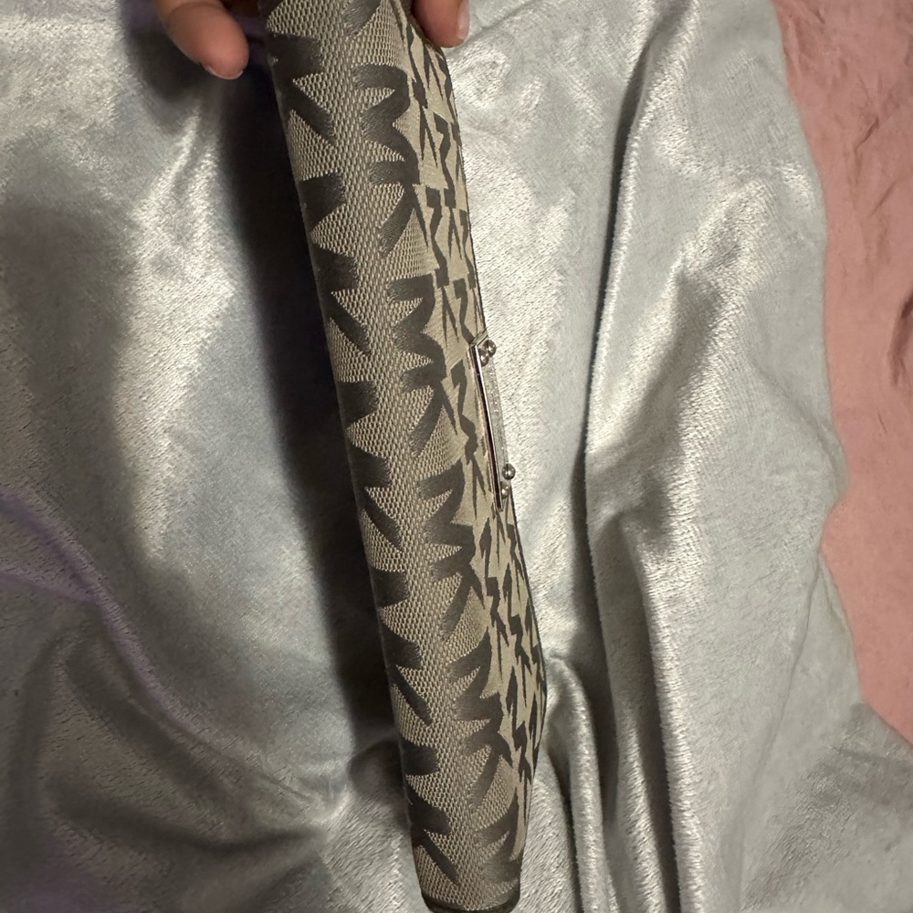 Authentic MK Wallet - Picture 3 of 4